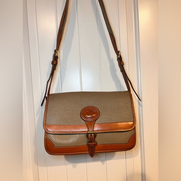 Dooney & Bourke Handbags - Vintage Dooney & Bourke  crossbody bag
